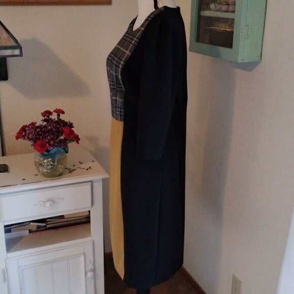 Connected Apparel Knit Color Block Dress - Picture 4 of 9